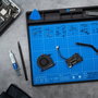 iFixit FixMat - Tapis de travail magnétique antistatique avec plateaux de tri, surface effaçable et stylo pour réparation électronique