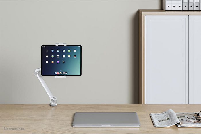 Neomounts DS15-545WH1 Support universel pour tablettes de 4,7 à 12,9 pouces avec rotule 360 degrés et inclinaison, pour bureau, blanc