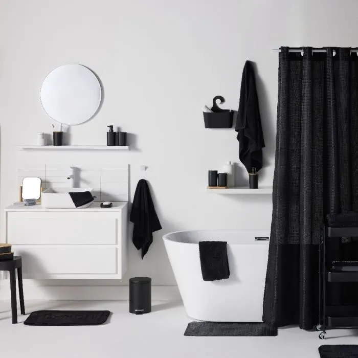 Today - Lot de 6 accessoires salle de bain Utility : distributeur de savon, gobelet, porte-brosse à dents, porte-savon, brosse WC, poubelle - Noir en plastique et bambou