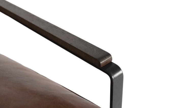 Giner y Colomer Fauteuil industriel contemporain en fer noir et simili cuir brun vieilli - Structure en fer noir, assise rembourrée - Dimensions fournies