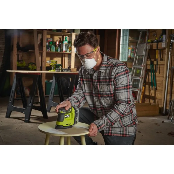 Ryobi Pack 3 outils ONE+ 18V avec perceuse-visseuse, scie sauteuse, ponceuse delta, batteries et chargeur