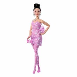 Barbie JJN71 - Poupée Barbie Deluxe Style, robe en denim rose imprimé étoile, poupée de mode articulée pour enfants dès 4 ans