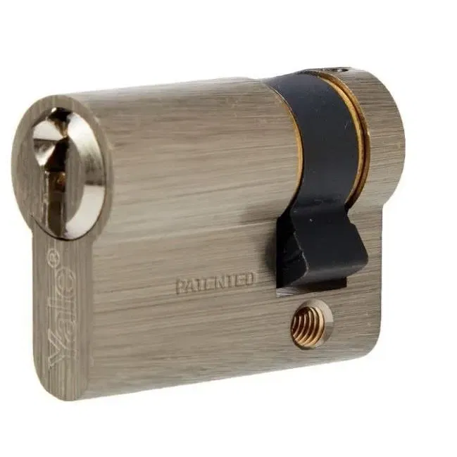 Yale YC500+ Demi-Cylindre de Serrure à 5 Goupilles 30x10 mm Nickelé avec 3 Clés