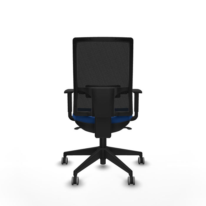 Chaise Horna Synchro 5 positions cuir écologique Bleu Maille Noir Base pyramidale noire Accoudoir 1D Sans appui-tête Roulettes 65mm pour moquette Chaise Horna Synchro 5 positions cuir écologique Bleu Maille Noir Base pyramidale noire Accoudoir 1D Sans appui-tête Roulettes 65mm pour moquette