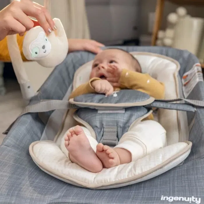 Ingenuity - Transat bébé pliable Parker avec massage du ventre, vibrations, position fixe ou à bascule - Cadeau bébé