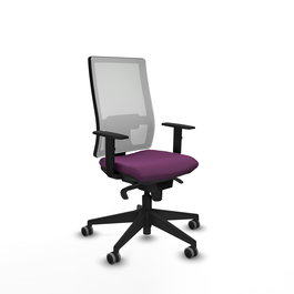Chaise de bureau Horna avec mécanisme synchrone, revêtue de similicuir violet et de maille blanche. Équipée d'un soutien lombaire 1D, d'accoudoirs 1D et de roulettes de 65 mm pour parquet