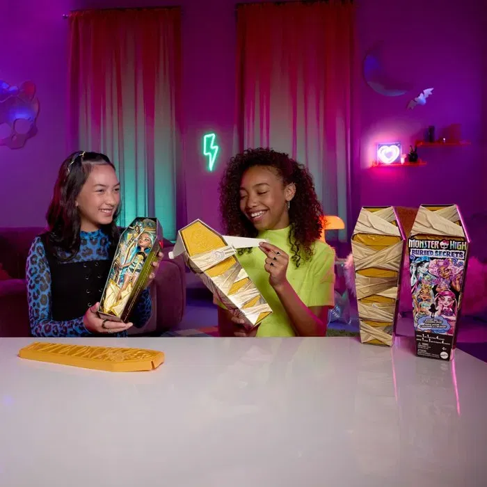 Monster High Coffret Poupée Secrets Enfouis Soirée Pyjama Terrifiante avec Sarcophage et Accessoires - HYV64 - Enfant 4 ans et plus