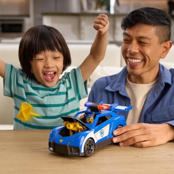 Spin Master Véhicule de police interactive Chase Paw Patrol (Pat'Patrouille) - Voiture de secours avec sons et lumières, figurine incluse Spin Master Véhicule de police interactive Chase Paw Patrol (Pat'Patrouille) - Voiture de secours avec sons et lumières, figurine incluse