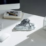 ERIK - Calendrier perpétuel 3D AT-AT Star Wars abattu - Décoratif en résine peint à main - 20.1x7.8x12.2 cm