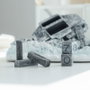 ERIK - Calendrier perpétuel 3D AT-AT Star Wars abattu - Décoratif en résine peint à main - 20.1x7.8x12.2 cm