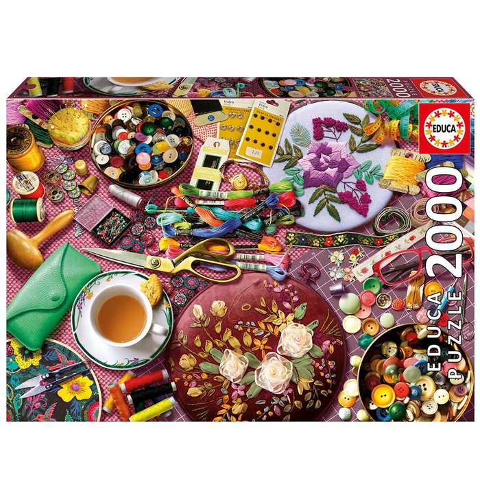 Educa Puzzle 2000 Pièces 'La Mesa De Costura' pour Adultes - Réf. 20263 - Inclut Colle Educa Puzzle 2000 Pièces 'La Mesa De Costura' pour Adultes - Réf. 20263 - Inclut Colle