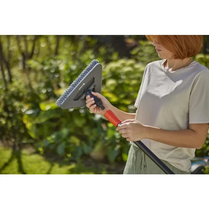 Gardena Brosse de lavage manche flex souple pivotante 360° Gardena Brosse de lavage manche flex souple pivotante 360°
