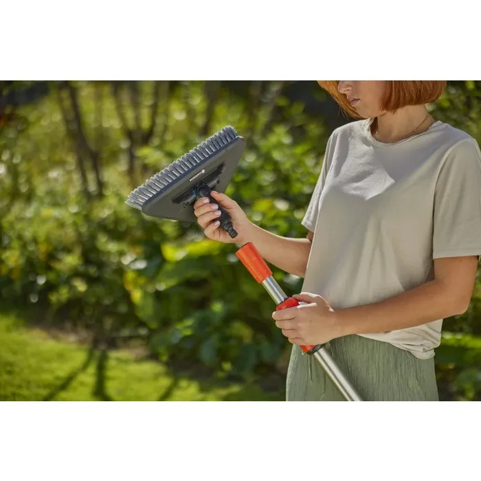 Gardena Brosse de lavage manche flex souple pivotante 360° Gardena Brosse de lavage manche flex souple pivotante 360°