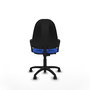 Chaise de bureau Algarra avec mécanisme de contact permanent de base, rembourrée de tissu bleu. Équipée d'une base en polyamide noir, d'accoudoirs fixes et de roulettes en nylon de 50 mm.