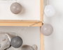 KioKids Guirnalde LED Gris de 1,5 m avec 9 Boules de Couleurs Fonctionnant sur Piles pour Décoration de Chambre Enfant