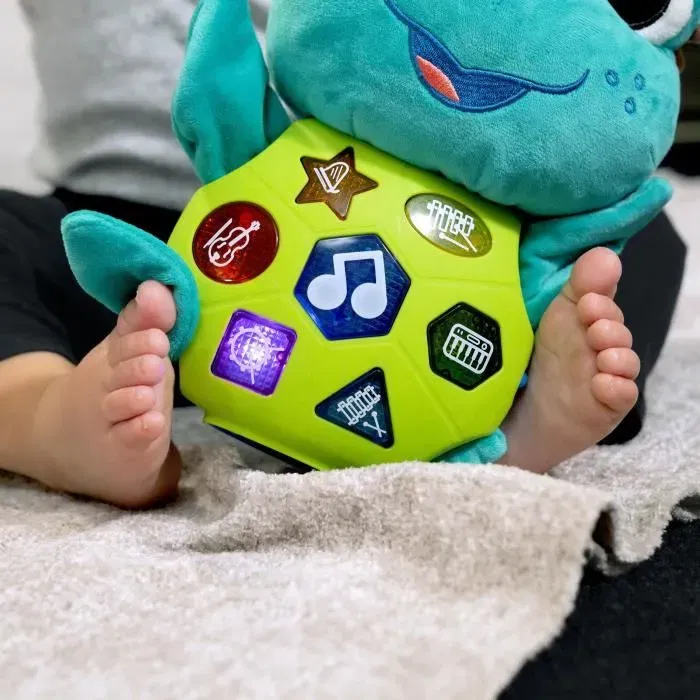 Baby Einstein Neptune - Tortue Peluche Jouet d'Éveil Musical pour Bébé 6 Mois et Plus - 50 Mélodies, 3 Langues, Lumières