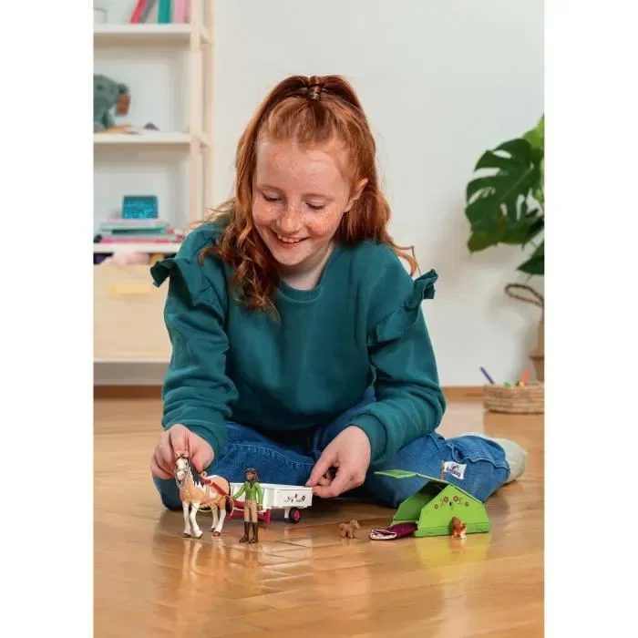 Schleich - Aventures au camping de Sarah, coffret figurines avec 23 éléments dont 1 cheval et 1 personnage - HORSE CLUB 42533