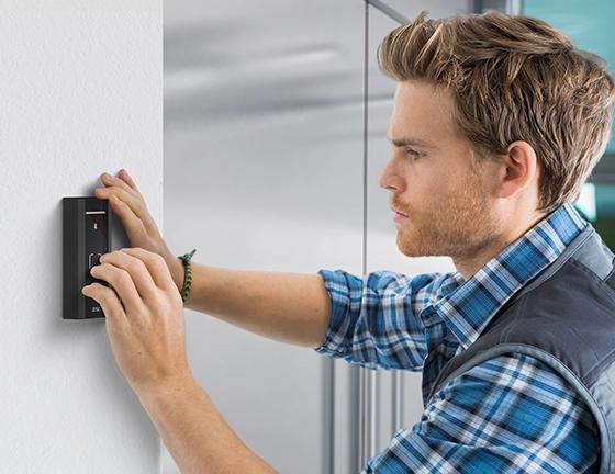 2N Access Unit M - Lecteur de contrôle d'accès Bluetooth et RFID pour porte, avec câble Ethernet 3 m