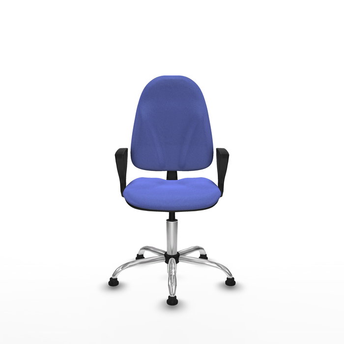 Chaise de bureau Algarra avec mécanisme Contact permanent de base, rembourrée de tissu bleu clair. Équipée d'une base chromée, d'accoudoirs fixes et de butées