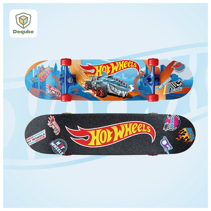 DEQUBE Planche à roulettes en bois 9 plis à motif Hot Wheels, 71x20 cm, roues PU 60mm avec roulements 608z, surface antidérapante