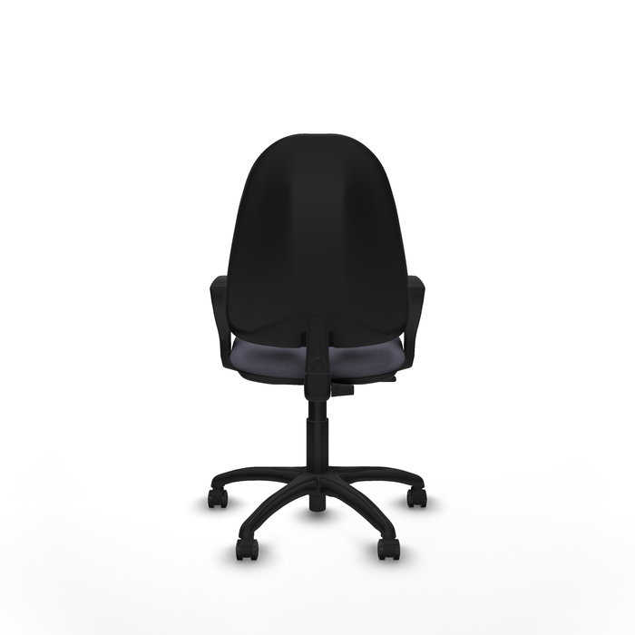 Chaise de bureau Algarra avec mécanisme Contact permanent de base, rembourrée de tissu gris foncé. Équipée d'une base en polyamide noir, d'accoudoirs fixes et de roulettes pour parquet