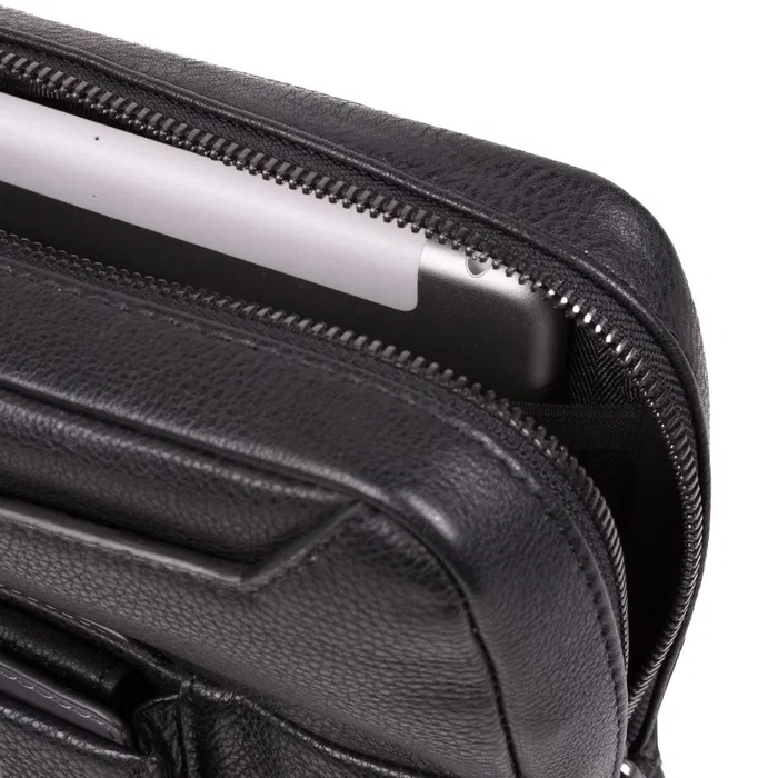 Piquadro Tallin Étui pour iPad Sac bandoulière en cuir Noir Piquadro Tallin Étui pour iPad Sac bandoulière en cuir Noir