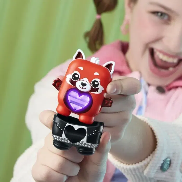 Hasbro Nano-mals Pamanda, compagnon électronique panda roux, jouet interactif de poche avec plus de 70 réactions pour enfants dès 5 ans