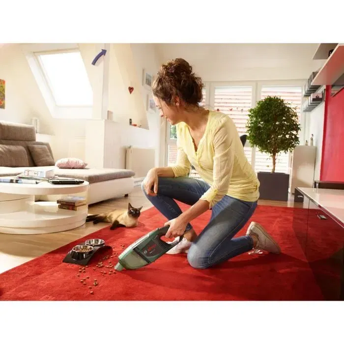 Bosch EasyVac 12 Aspirateur à main sans fil 12V (Batterie, Chargeur, Accessoires inclus, Autonomie 22 min, Capacité 0.4L, 5.3 Kpa)