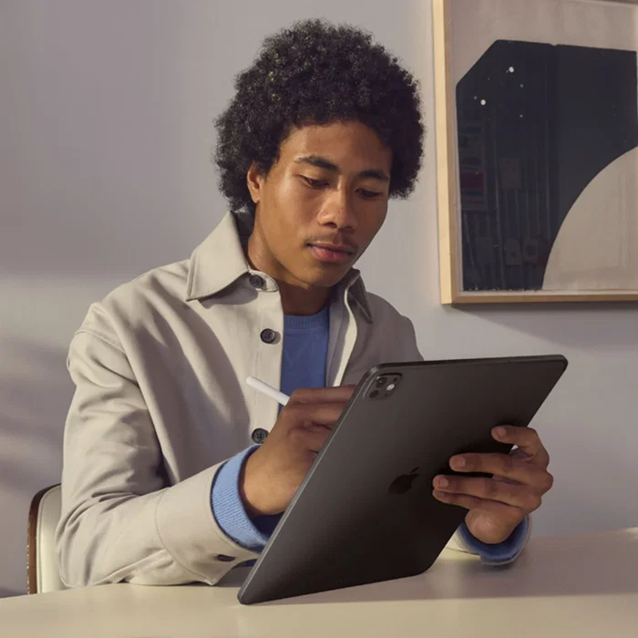 Apple iPad Pro M5 11" Wi-Fi + Cellular 2 To avec écran standard en verre, couleur Space Black