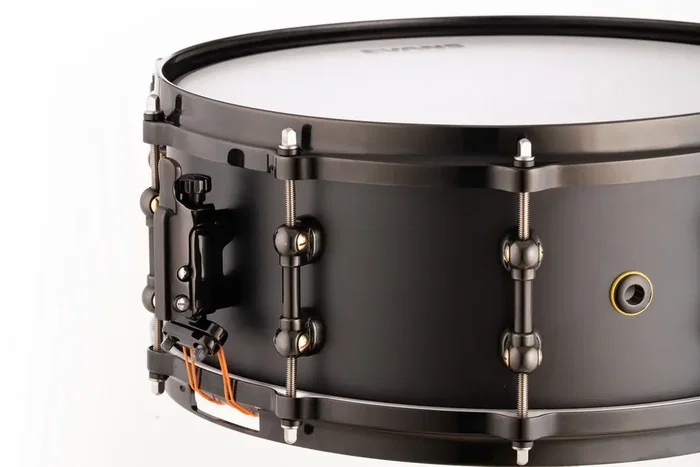 PEARL Caisse claire Signature Matt Halpern 14" x 6" en laiton avec cercles MasterCast et timbre SR-150 PEARL Caisse claire Signature Matt Halpern 14" x 6" en laiton avec cercles MasterCast et timbre SR-150