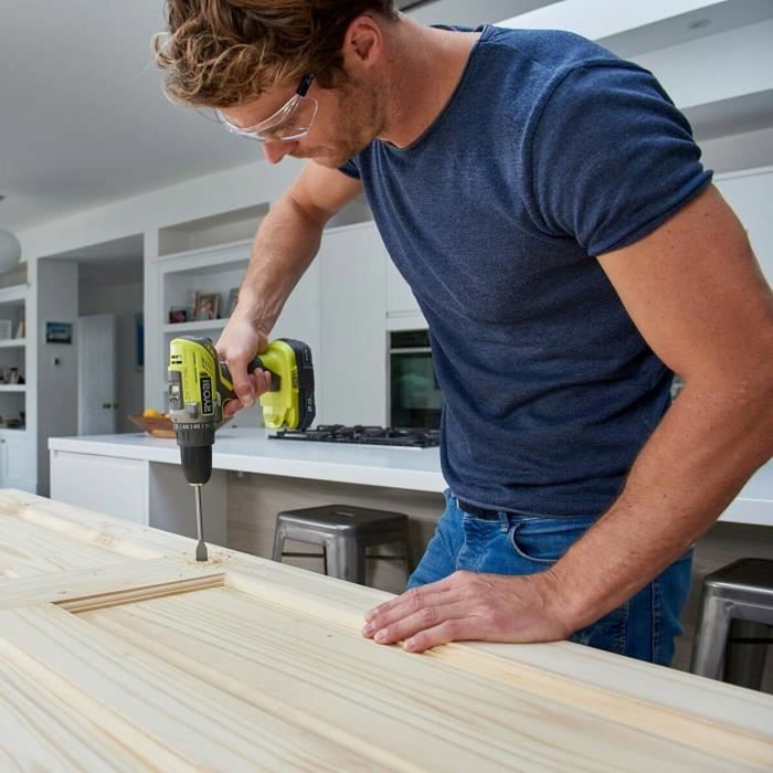 Ryobi Perceuse-visseuse 18V ONE+ 50 Nm Mandrin 13 mm avec batterie 2 Ah Ryobi Perceuse-visseuse 18V ONE+ 50 Nm Mandrin 13 mm avec batterie 2 Ah