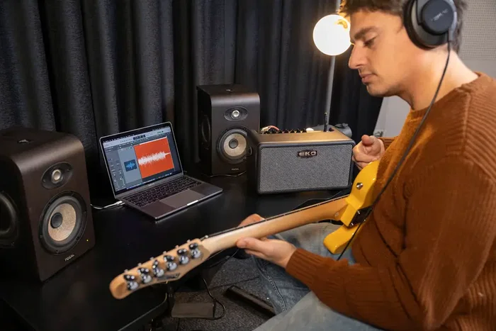 EKO BAIO Amp 25 - Amplificateur de guitare portable 25W Bluetooth/FX/Interface/Drum