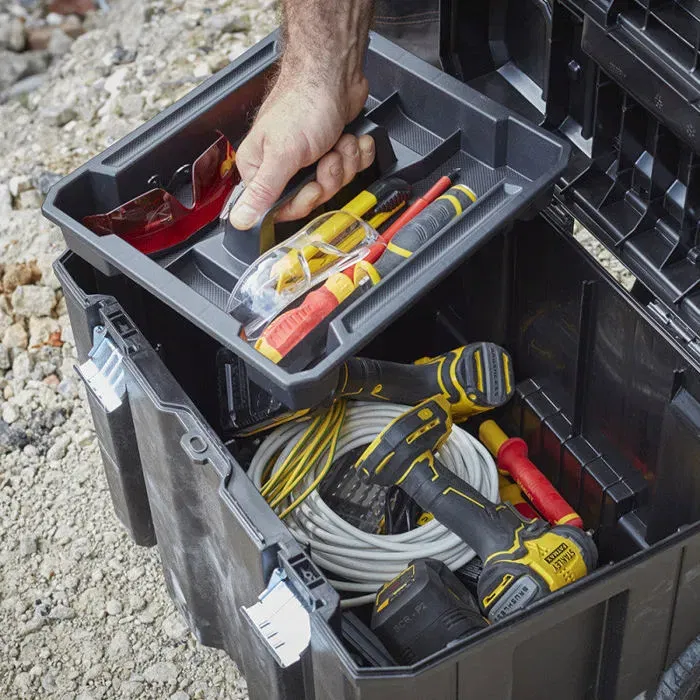 Stanley FMST1-75753 Coffre à outils mobile grand volume avec manche télescopique, poignée bimatière et roues 7 pouces - Modulable et empilable