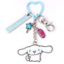 THE CARAT SHOP - Porte-clés décoratif Cinnamoroll et Hello Kitty en alliage de zinc avec clip et anneau en forme de cœur