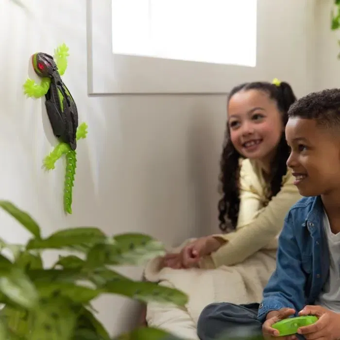 Spin Master GECKO Hex Bots - Robot Gécko Télécommandé 2.4 GHz, Rechargeable par USB, Grimpe sur les Murs, Jouet pour Enfants à Partir de 4 Ans