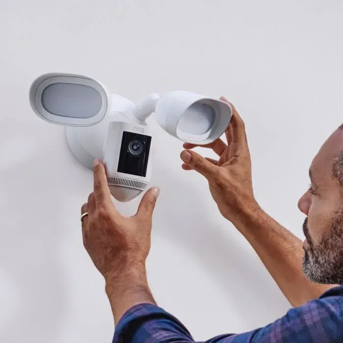 Caméra de surveillance RING Spotlight Pro câblée - Blanc - Vision nocturne couleur, HD 1080p - Pour UE