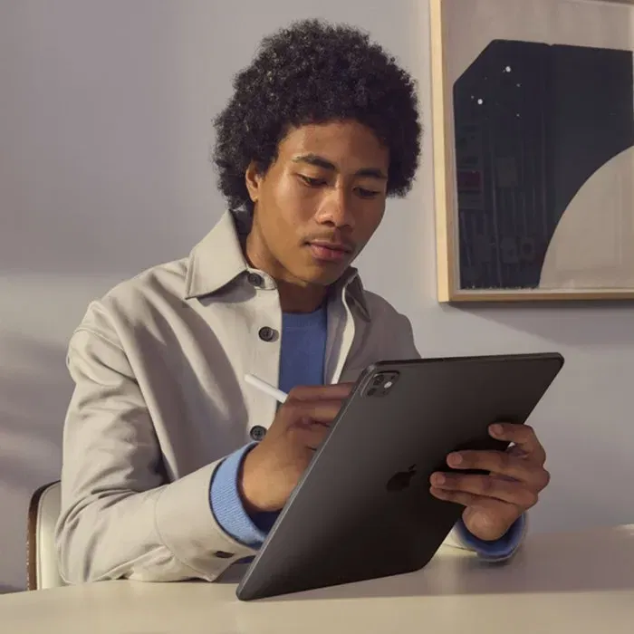 Apple iPad Pro 13" M5 Wi-Fi 256 Go Space Black avec verre standard