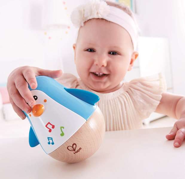 Hape E1653 - Pingouin balanceant musical en bois (hêtre/ABS/acier) - Jouet bébé avec musique - 11,2x12,6x9 cm - Pour enfants dès 6 mois