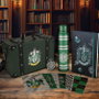 PYRAMID - Maletin Slytherin Harry Potter - Contient 6 cartes postales, carnet A5, bouteille métallique et porte-clés - 17 x 26 x 13 cm