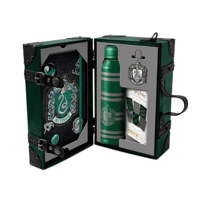 PYRAMID - Maletin Slytherin Harry Potter - Contient 6 cartes postales, carnet A5, bouteille métallique et porte-clés - 17 x 26 x 13 cm PYRAMID - Maletin Slytherin Harry Potter - Contient 6 cartes postales, carnet A5, bouteille métallique et porte-clés - 17 x 26 x 13 cm
