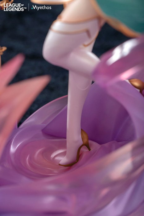 League of Legends Figurine Irelia Statue PVC 1/7 34 cm Avec Base League of Legends Figurine Irelia Statue PVC 1/7 34 cm Avec Base
