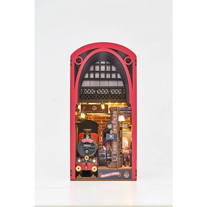 Revell - Kit de construction DIY Book Nook 3D Le Poudlard Express - Licence Harry Potter - Maquette en bois à assembler avec éclairage LED atmosphérique