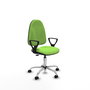 Chaise de bureau Algarra avec mécanisme de contact permanent de base, recouverte de tissu couleur pistache. Équipée d'une base chromée, d'accoudoirs fixes et de roulettes pour parquet.