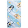 Cerdá - Sac de plage avec serviette et casquette Bluey - Pour enfant à partir de 3 ans - Dimensions 33 x 27 x 7 cm
