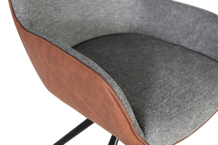 GINER Y COLOMER Lot de 2 Chaises de Bureau Giratoires avec Accoudoirs - Siège Rembourré en Tissu Gris et Simili Cuir Brun - Structure en Acier Tubulaire Noir