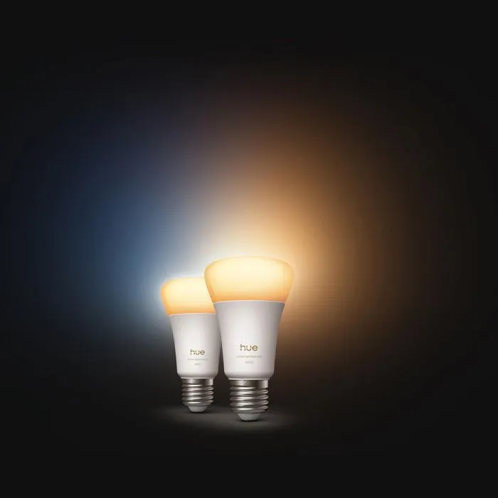 Philips Hue - Pack de 2 ampoules LED connectées A60, culot E27, 8.1W, lumière blanche chaude réglable 1000-2000K, 1100 lumens Philips Hue - Pack de 2 ampoules LED connectées A60, culot E27, 8.1W, lumière blanche chaude réglable 1000-2000K, 1100 lumens