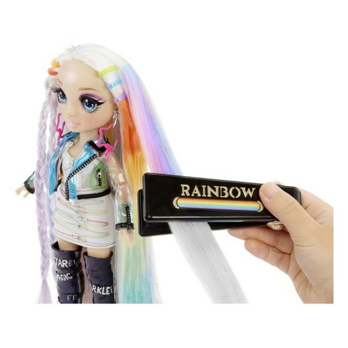 Rainbow High Hair Studio - Poupée Amaya Raine et Kit de Coiffure 5 en 1 Rainbow High Hair Studio - Poupée Amaya Raine et Kit de Coiffure 5 en 1