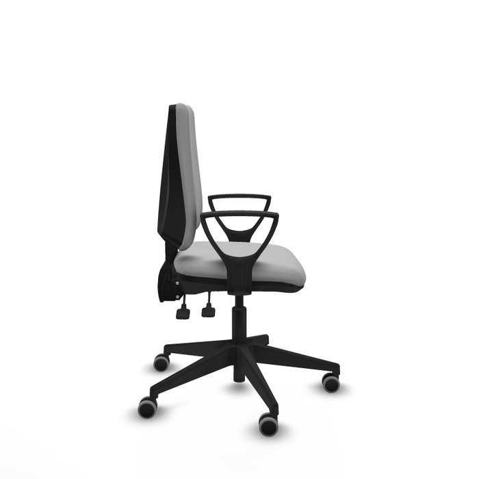 Chaise Elche Asynchrone Cuir écologique Gris clair Base pyramidale noire Accoudoirs fixes Sans appui-tête Roulettes 65mm pour moquette Chaise Elche Asynchrone Cuir écologique Gris clair Base pyramidale noire Accoudoirs fixes Sans appui-tête Roulettes 65mm pour moquette