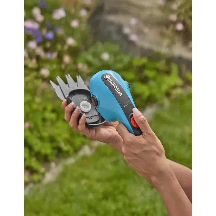 Gardena Cisaille à gazon ClassicCut Li 9884-20 - Batterie 3.6V 2.5 Ah - Autonomie élevée - Lame interchangeable antiadhésive - Recharge USB-C