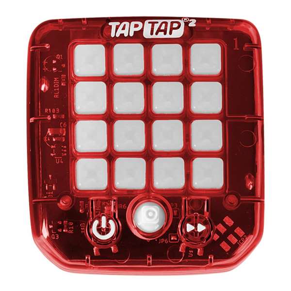 Bandai Jeu électronique d'entraînement cérébral Tap Tap - Exercices de mémoire, concentration et coordination - Modèle Sdos 4.4x7.1x6.5 cm - Modèles assortis - Dès 4 ans